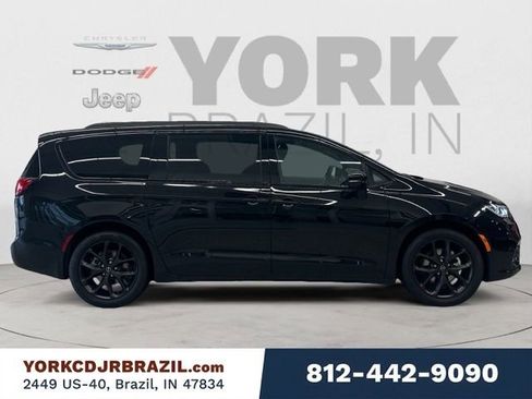 New 2026 Chrysler Pacifica Select w/ S Appearance Package image 6