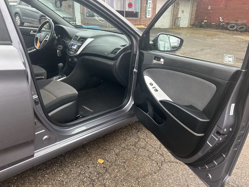 Used 2013 Hyundai Accent GS image 20