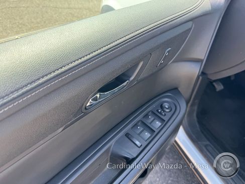 Used 2017 Chevrolet Traverse LT AWD/4WD image 9