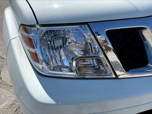 Used 2020 Nissan Frontier SV RWD image 30