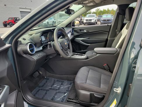 Used 2025 Chevrolet Trax LS FWD image 15