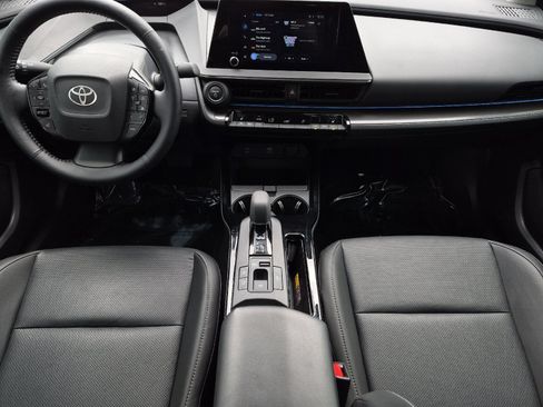 Used 2025 Toyota Prius FWD image 12