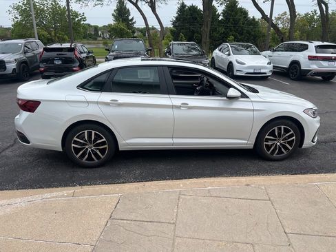 Used 2025 Volkswagen Jetta SE w/ Sunroof Package FWD image 7