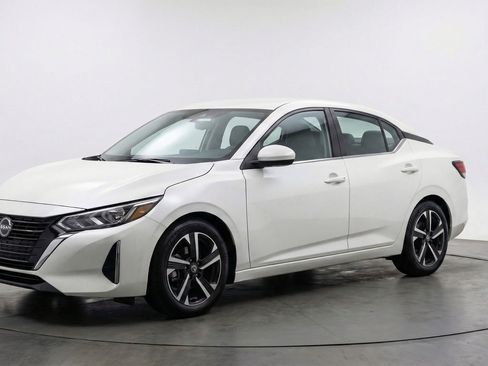 Used 2025 Nissan Sentra SV image 3