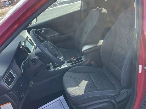 Used 2017 Kia Niro FE image 4