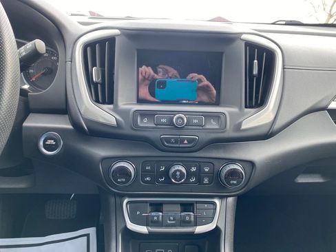 Used 2022 GMC Terrain SLE w/ Driver Convenience Package image 25
