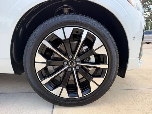 Certified 2026 Volvo XC60 B5 Plus AWD/4WD image 9