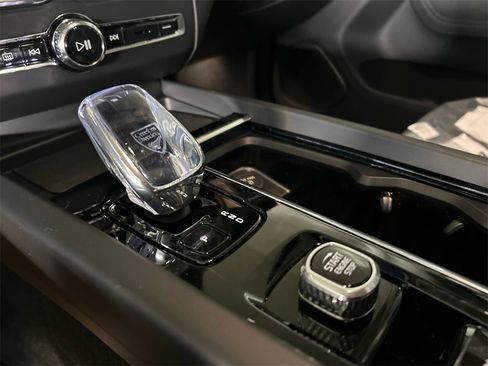 New 2026 Volvo XC60 B5 Plus w/ Protection Package Premier image 19