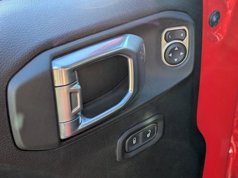 Used 2022 Jeep Gladiator Willys image 11