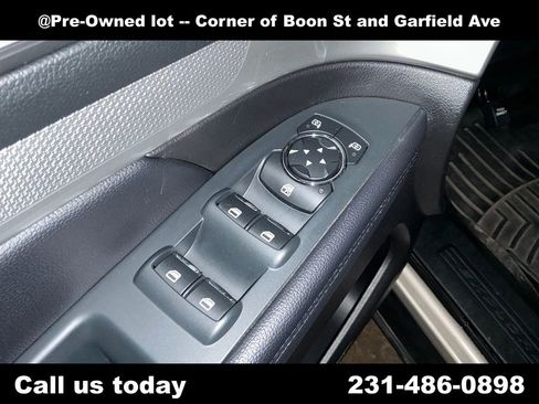 Used 2017 Ford Explorer XLT w/ Equipment Group 202A AWD/4WD image 16