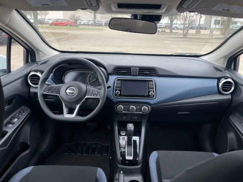 Used 2025 Nissan Versa SV image 36