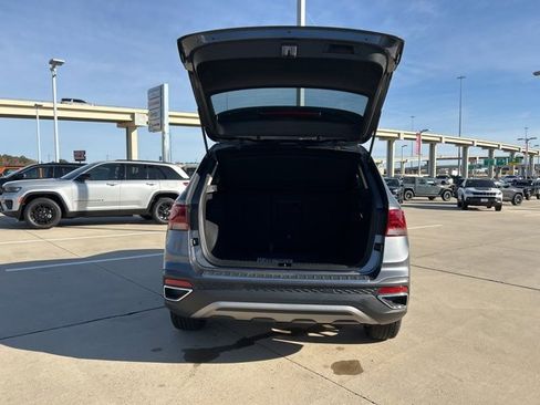 Used 2022 Volkswagen Taos SE image 9