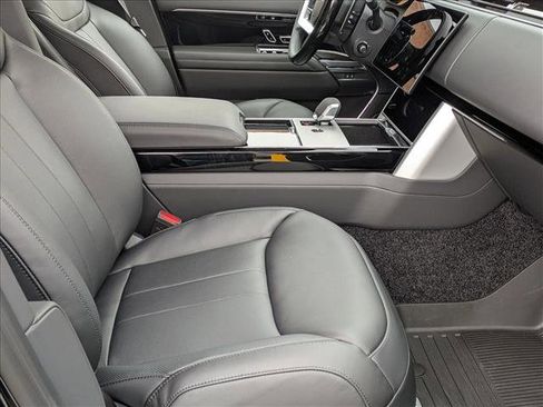New 2025 Land Rover Range Rover Long Wheelbase SE image 18