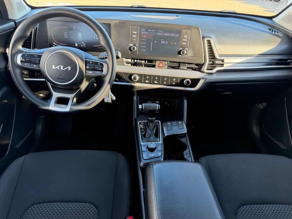 Used 2023 Kia Sportage LX AWD/4WD image 9