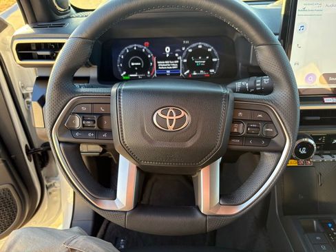 Used 2025 Toyota 4Runner 4WD image 20