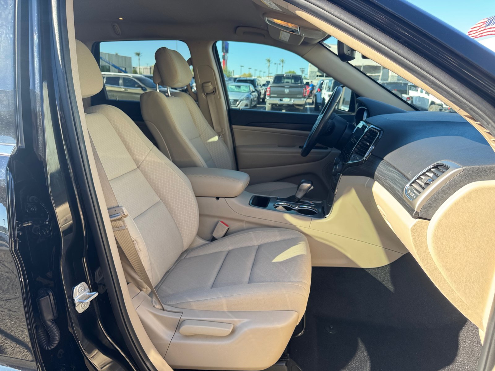 Used 2022 Jeep Grand Cherokee Laredo E RWD image 30