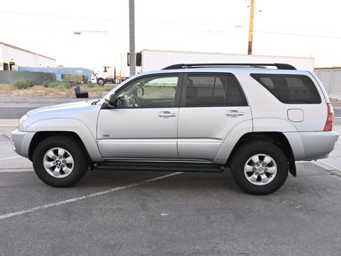 Used 2004 Toyota 4Runner SR5 RWD image 4
