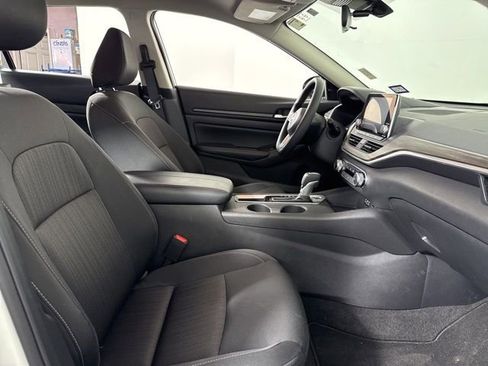 Used 2025 Nissan Altima 2.5 SV image 17