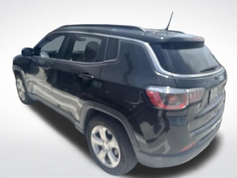 Used 2020 Jeep Compass Latitude FWD image 3