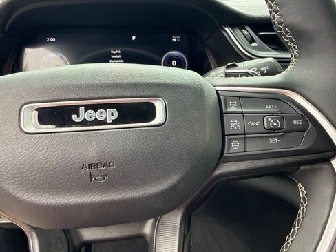 Used 2023 Jeep Grand Cherokee Laredo w/ Luxury Tech Group I AWD/4WD image 40