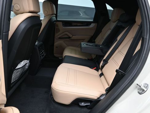 New 2026 Porsche Cayenne image 17