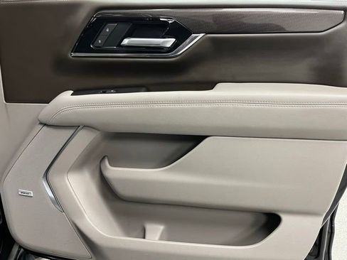 Used 2025 GMC Yukon XL Elevation w/ Elevation Premium Package AWD/4WD image 58