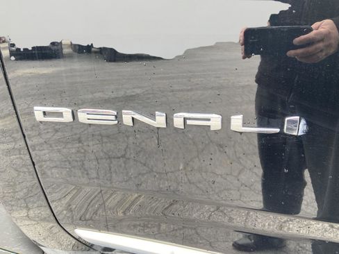 Used 2025 GMC Yukon Denali AWD/4WD image 36