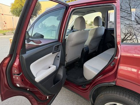 Used 2015 Subaru Forester 2.5i w/ Alloy Wheel Package image 23