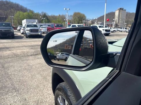 Used 2025 Chevrolet Equinox LT w/ Convenience Package II image 11