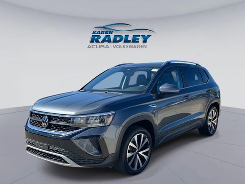 Certified 2023 Volkswagen Taos SE w/ Panoramic Sunroof Package image 22