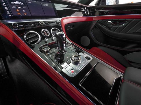 Used 2024 Bentley Continental GT image 21