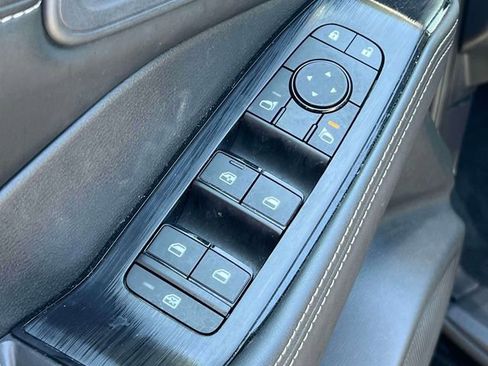 Used 2023 Nissan Rogue SV w/ SV Premium B Package image 18