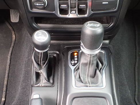 Used 2019 Jeep Wrangler Unlimited Sahara AWD/4WD image 23