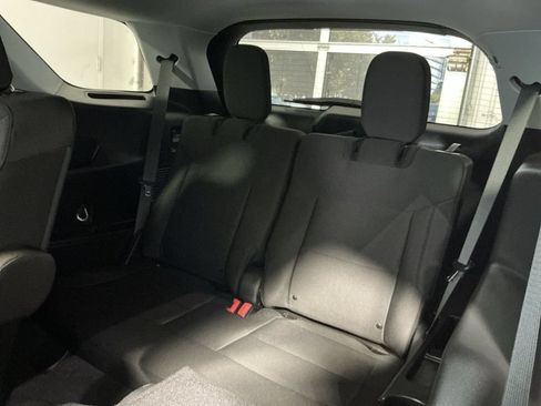 Used 2023 Ford Explorer XLT AWD/4WD image 24