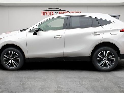 Certified 2021 Toyota Venza LE image 2