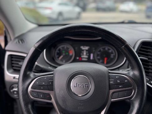Used 2019 Jeep Cherokee Latitude Plus w/ Comfort/Convenience Group AWD/4WD image 13
