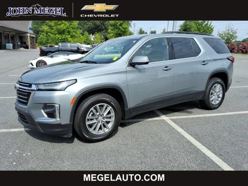 Certified 2023 Chevrolet Traverse LT FWD image 1