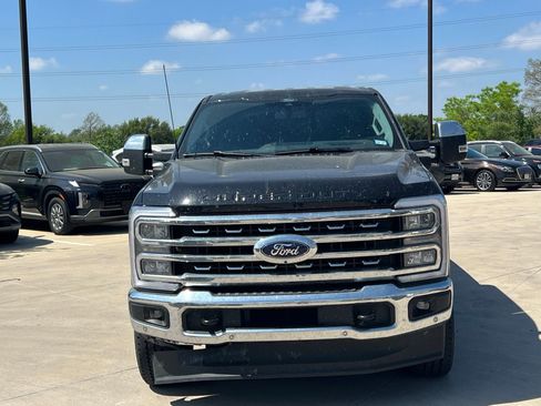 Used 2025 Ford F250 Lariat w/ Lariat Ultimate Package image 2