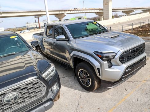 Used 2024 Toyota Tacoma TRD Sport image 7