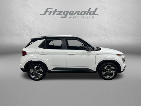 Used 2025 Hyundai Venue Limited FWD image 7