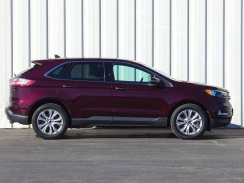 Used 2022 Ford Edge Titanium image 2
