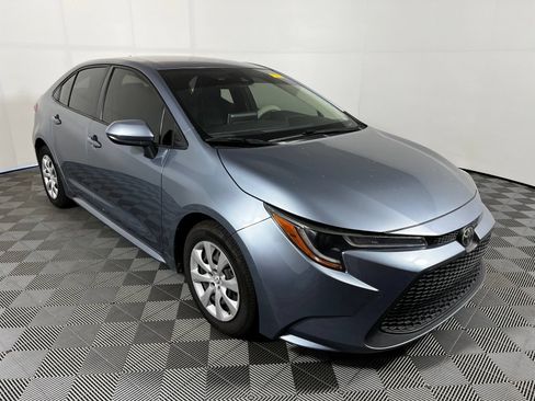 Used 2020 Toyota Corolla LE FWD image 3