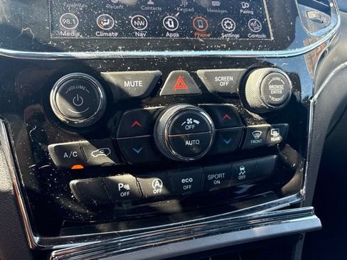 Used 2020 Jeep Grand Cherokee Limited AWD/4WD image 16