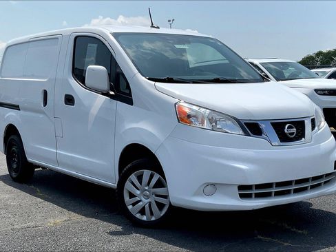 Used 2018 Nissan NV200 SV w/ Navigation Package image 2