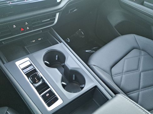 Certified 2024 Volkswagen Atlas SE image 24