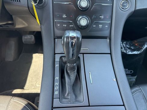 Used 2013 Ford Taurus SEL FWD image 13