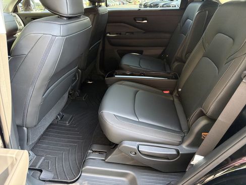 Used 2025 Nissan Pathfinder SL w/ SL Premium Package FWD image 22