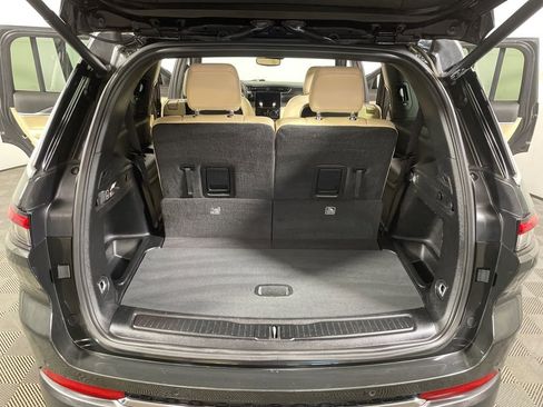 Used 2023 Jeep Grand Cherokee L Limited image 22