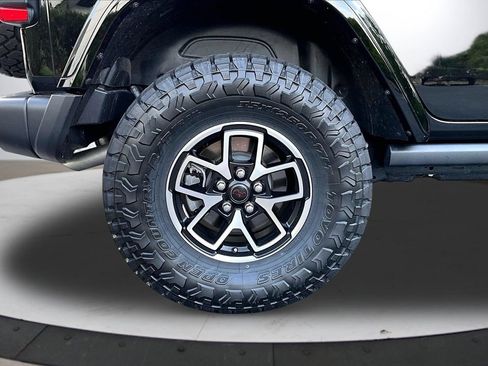 Used 2024 Jeep Wrangler Unlimited Rubicon w/ Technology Group AWD/4WD image 35