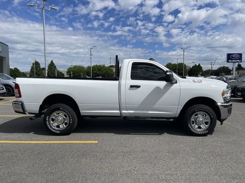 Used 2024 RAM 2500 Tradesman w/ Chrome Appearance Group AWD/4WD image 9